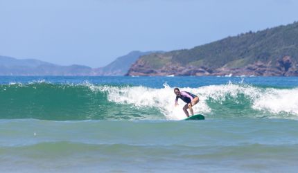 Autrice un air de loin - Session surf au Bresil